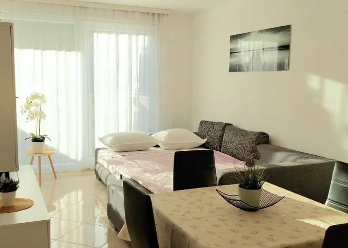 Terrace & Free Parking Apartman