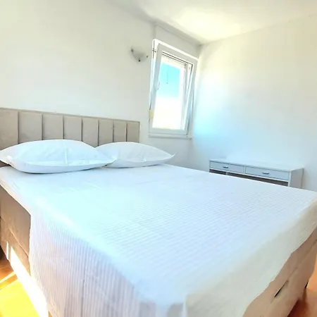 Split Terrace & Free Parking Studio شقة