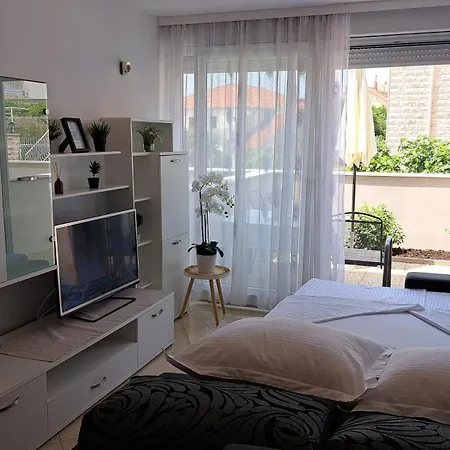 Terrace & Free Parking Apartment *