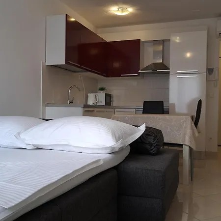 Terrace & Free Parking Apartment