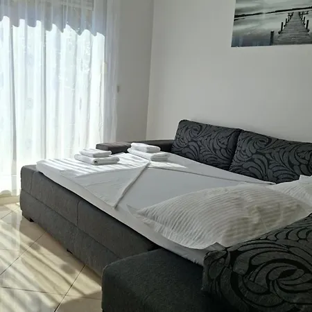 Terrace & Free Parking Apartment